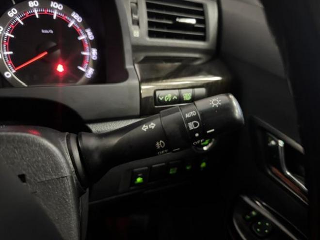 ヴェルファイア２．４Ｚ　ゴールデンアイズⅡ　寒冷地仕様　禁煙車　純正リアフリップダウンモニター　純正ブラックハーフレザーシート　社外１９インチＡＷ　社外１６ＡＷ＋スタッドレスタイヤ　両側パワースライドドア　パワーバックドア　クルーズコントロール 4WD 2400 5Dr