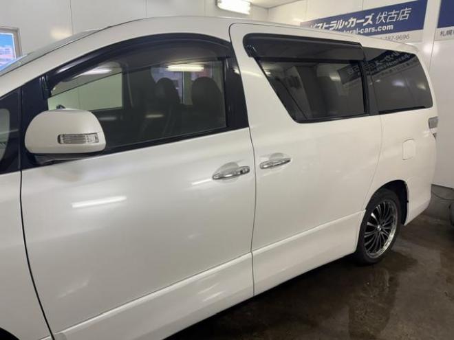 ヴェルファイア２．４Ｚ　ゴールデンアイズⅡ　寒冷地仕様　禁煙車　純正リアフリップダウンモニター　純正ブラックハーフレザーシート　社外１９インチＡＷ　社外１６ＡＷ＋スタッドレスタイヤ　両側パワースライドドア　パワーバックドア　クルーズコントロール 4WD 2400 5Dr