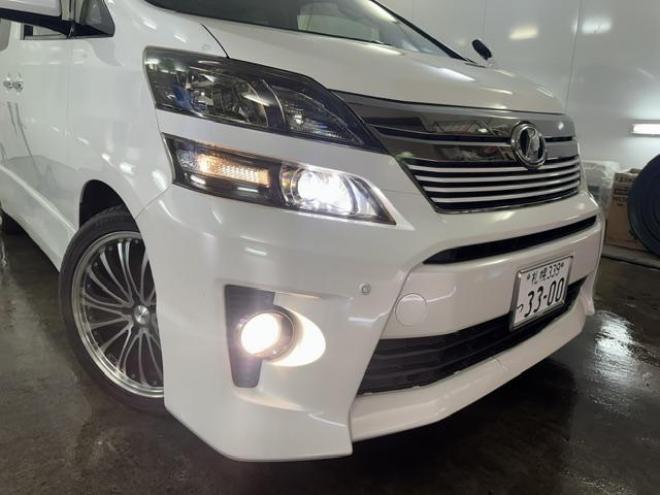 ヴェルファイア２．４Ｚ　ゴールデンアイズⅡ　寒冷地仕様　禁煙車　純正リアフリップダウンモニター　純正ブラックハーフレザーシート　社外１９インチＡＷ　社外１６ＡＷ＋スタッドレスタイヤ　両側パワースライドドア　パワーバックドア　クルーズコントロール 4WD 2400 5Dr