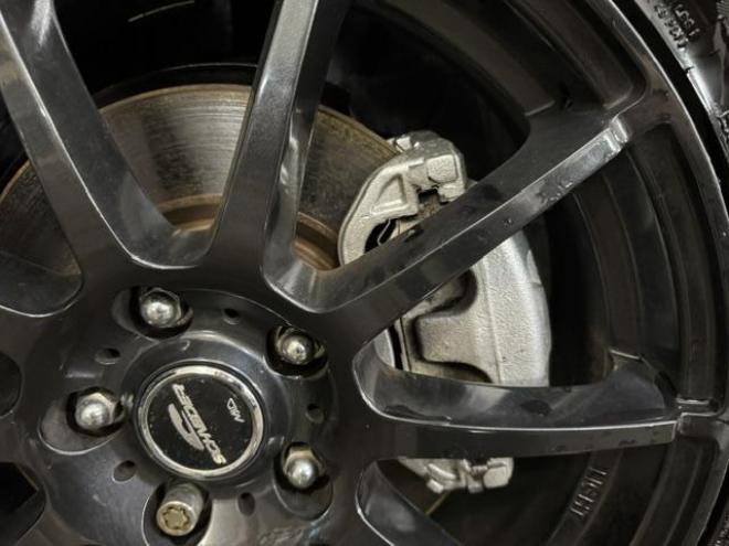 レヴォーグ１．６ＧＴ－Ｓアイサイト　アドバンスドＰＫＧ　禁煙車　衝突軽減アイサイト＆レーダークルーズコントロール　シュナイダー１８インチＡＷ　社外１７ＡＷ＋スタッドレスタイヤ付　ＬＥＤライナー　エンジンスターター　ドライブレコーダー 4WD 1600 5Dr