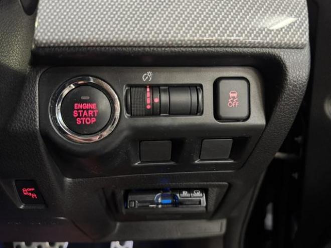 レヴォーグ１．６ＧＴ－Ｓアイサイト　アドバンスドＰＫＧ　禁煙車　衝突軽減アイサイト＆レーダークルーズコントロール　シュナイダー１８インチＡＷ　社外１７ＡＷ＋スタッドレスタイヤ付　ＬＥＤライナー　エンジンスターター　ドライブレコーダー 4WD 1600 5Dr