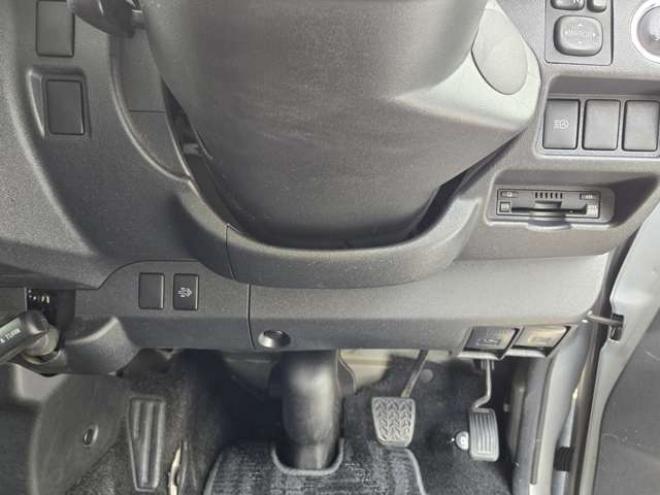 ハイエースバン2.8 スーパーGL ロング ディーゼルターボ 4WD　リアクーラー&ヒーター　プッシュスタート　スマートキー　　ベッドキッド LEDヘッドライト横滑り防止　衝突被害軽減　車線逸脱　トヨタ純正ナビ　フルセグTV　Bluetooth　バックカメラ トヨタ純正リアモニター ETC 2800