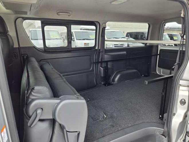 ハイエースバン2.8 スーパーGL ロング ディーゼルターボ 4WD　リアクーラー&ヒーター　プッシュスタート　スマートキー　　ベッドキッド LEDヘッドライト横滑り防止　衝突被害軽減　車線逸脱　トヨタ純正ナビ　フルセグTV　Bluetooth　バックカメラ トヨタ純正リアモニター ETC 2800