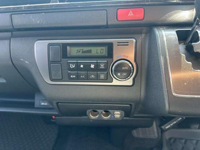 ハイエースバン2.7 スーパーGL ダークプライム ワイド ミドルルーフ ロングボディ 4WD　Pスタート スマートキー 両側スライドドア　LEDヘッドライト Fフォグ ハーフレザーシート 100V ベンチシート　ベッドキット リアクーラー ヒーター ステアリングスイッチ ディスプレイオーディオ　Bluetooth 2700