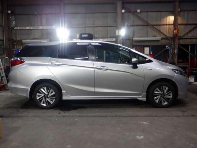 シャトル1.5 ハイブリッド 4WD　本州仕入・ナビ・TV・B/T・Bカメラ・LEDヘッドライト・スマートキー・プッシュスタート・CTBA・ビルトインETC・ワイパーデアイサー・ 1500