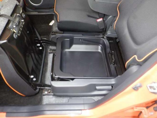 ハスラーG 4WD　本州仕入・後期型・ツートンカラー・ナビ・TV・B/T・リフトアップサス・R/Tタイヤ・衝突軽減・HID・スマートキー・プッシュスタート・ETC 660