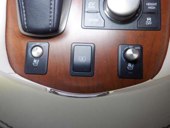 レクサスLSハイブリッド 600h バージョンC Iパッケージ 4WD　本州仕入・革・サンルーフ・ナビ・TV・Bカメラ・B/T・LEDヘッドライト・電動シート・電動トランク・BSM・ハンドルヒーター・シートヒーター/エアコン・クルコン・オートマチックハイビーム・クリアランスソナー 5000
