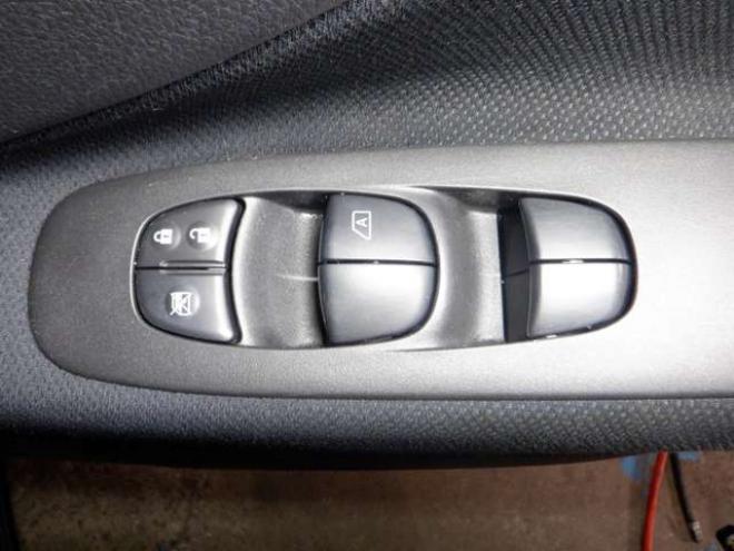 セレナ2.0 ハイウェイスター Vセレクション+Safety 4WD　4WD　本州仕入　後期型　ナビ　TV　Bカメラ　B/T　両側電動　LEDヘッドライト　インテリキー　プッシュスタート　1オーナー 2000