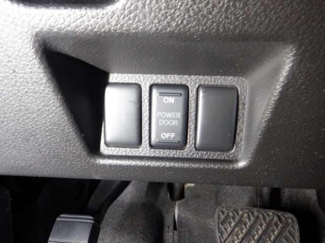 セレナ2.0 ハイウェイスター Vセレクション+Safety 4WD　4WD　本州仕入　後期型　ナビ　TV　Bカメラ　B/T　両側電動　LEDヘッドライト　インテリキー　プッシュスタート　1オーナー 2000