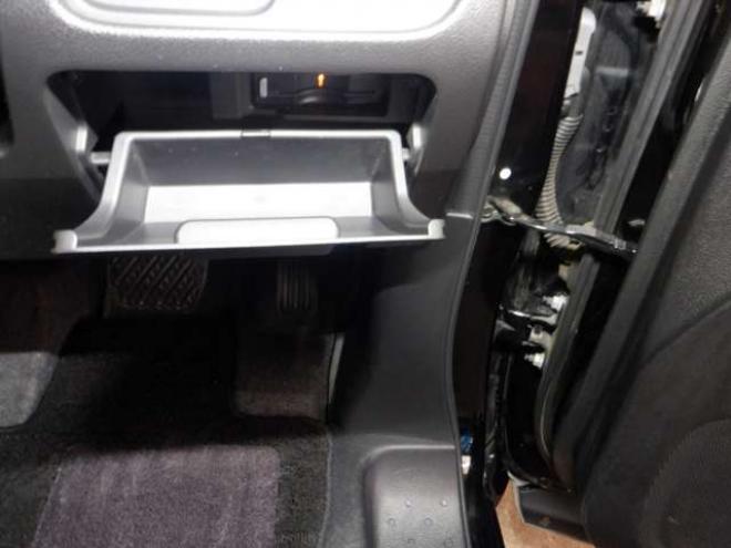 セレナ2.0 ハイウェイスター Vセレクション+Safety 4WD　4WD　本州仕入　後期型　ナビ　TV　Bカメラ　B/T　両側電動　LEDヘッドライト　インテリキー　プッシュスタート　1オーナー 2000