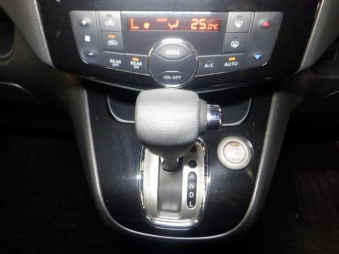 セレナ2.0 ハイウェイスター Vセレクション+Safety 4WD　4WD　本州仕入　後期型　ナビ　TV　Bカメラ　B/T　両側電動　LEDヘッドライト　インテリキー　プッシュスタート　1オーナー 2000