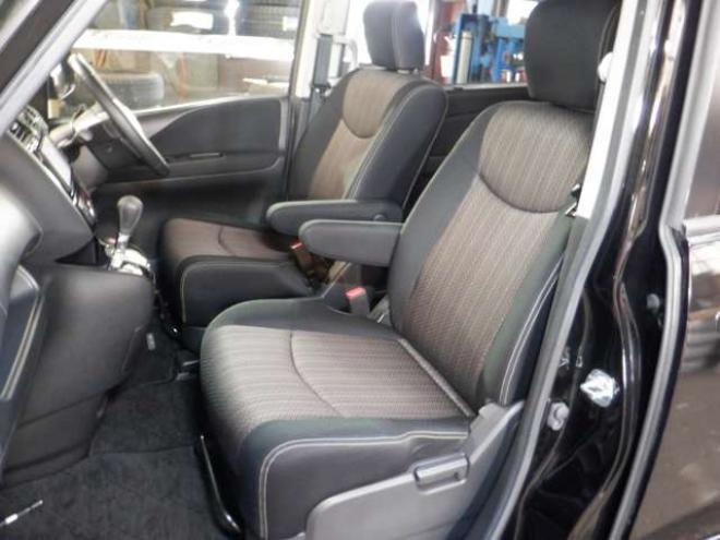 セレナ2.0 ハイウェイスター Vセレクション+Safety 4WD　4WD　本州仕入　後期型　ナビ　TV　Bカメラ　B/T　両側電動　LEDヘッドライト　インテリキー　プッシュスタート　1オーナー 2000