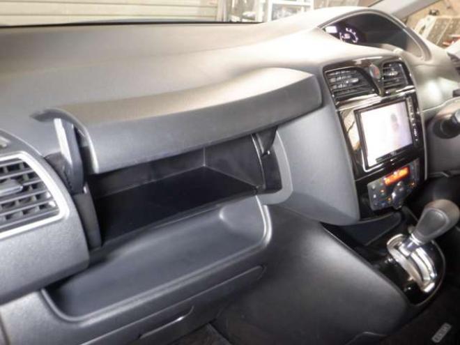セレナ2.0 ハイウェイスター Vセレクション+Safety 4WD　4WD　本州仕入　後期型　ナビ　TV　Bカメラ　B/T　両側電動　LEDヘッドライト　インテリキー　プッシュスタート　1オーナー 2000