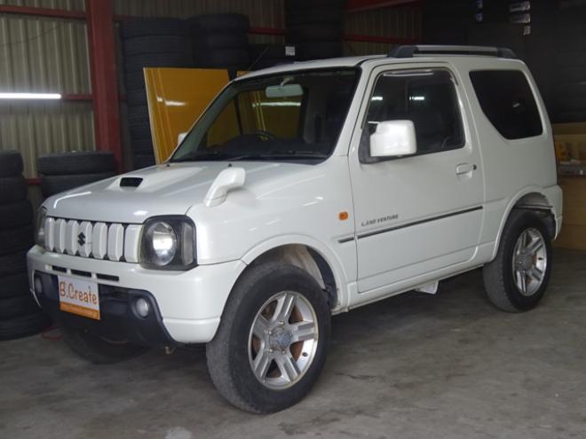 ジムニーランドベンチャー 4WD　本州仕入　5速MT　4WD　SDナビ　フルセグTV　シートヒーター　ルーフレール　ライトレベライザー　フォグランプ　ドアバイザー　キーレスキー 660