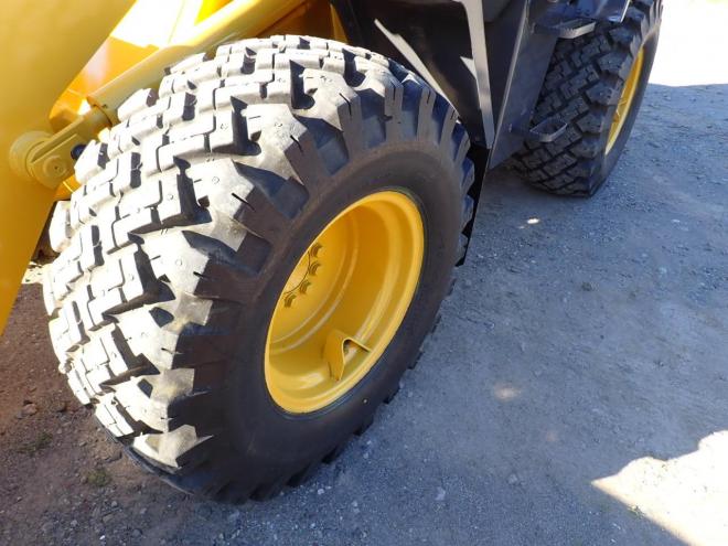 ホイールローダWA80-3　スノースパイクタイヤ　苫小牧ヤード