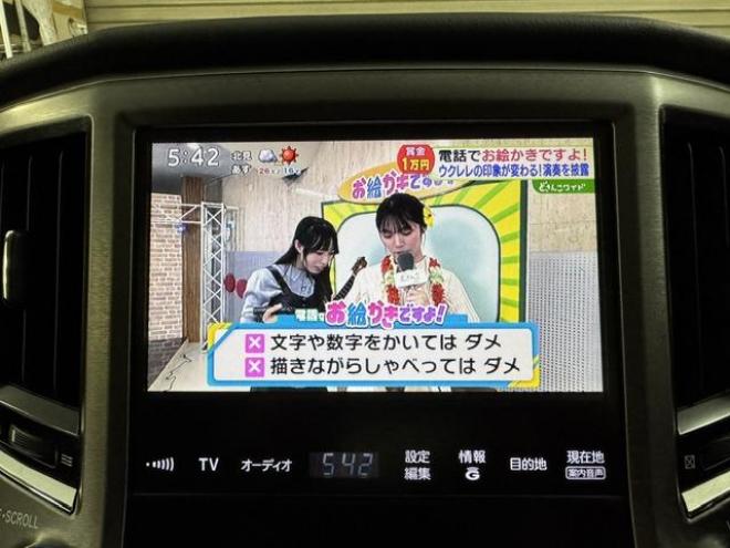クラウンハイブリッドロイヤルサルーン　Ｆｏｕｒ　寒冷地仕様　禁煙車　フロントガラス熱線　両席シートヒーター　ステアリングヒーター　ミラーヒーター　クルーズコントロール　社外１７インチスパッタリングＡＷ　純正１６ＡＷ＋スタッドレスタイヤ付　ＥＴＣ 4WD 2500 4Dr