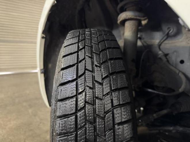 パッソ１．０Ｘ　クツロギ　禁煙車　寒冷地仕様　ベンチシート　スマートキー　ＫＥＮＷＯＯＤドライブレコーダー　社外１４インチＡＷ　社外１３ＡＷ＋スタッドレスタイヤ付　フロントガラス熱線　純正ドアバイザー　タイミングチェーン車 4WD 1000 5Dr