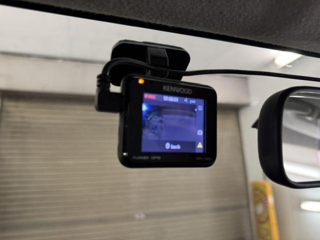 パッソ１．０Ｘ　クツロギ　禁煙車　寒冷地仕様　ベンチシート　スマートキー　ＫＥＮＷＯＯＤドライブレコーダー　社外１４インチＡＷ　社外１３ＡＷ＋スタッドレスタイヤ付　フロントガラス熱線　純正ドアバイザー　タイミングチェーン車 4WD 1000 5Dr