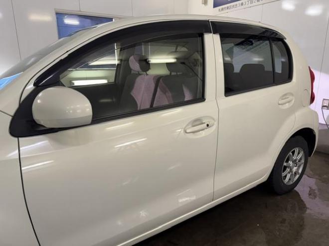 パッソ１．０Ｘ　クツロギ　禁煙車　寒冷地仕様　ベンチシート　スマートキー　ＫＥＮＷＯＯＤドライブレコーダー　社外１４インチＡＷ　社外１３ＡＷ＋スタッドレスタイヤ付　フロントガラス熱線　純正ドアバイザー　タイミングチェーン車 4WD 1000 5Dr