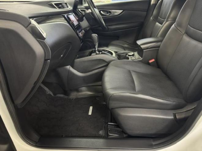 エクストレイル２０Ｘ　エマージェンシーブレーキＰＫＧ　本州仕入　寒冷地仕様　禁煙車　パワートランク　純正ＬＥＤヘッドライト　純正１７インチＡＷ　社外１７ＡＷ＋スタッドレスタイヤ付　純正ナビ　地デジ　Ｂｌｕｅｔｏｏｔｈ　バックカメラ　エンジンスターター 4WD 2000 5Dr