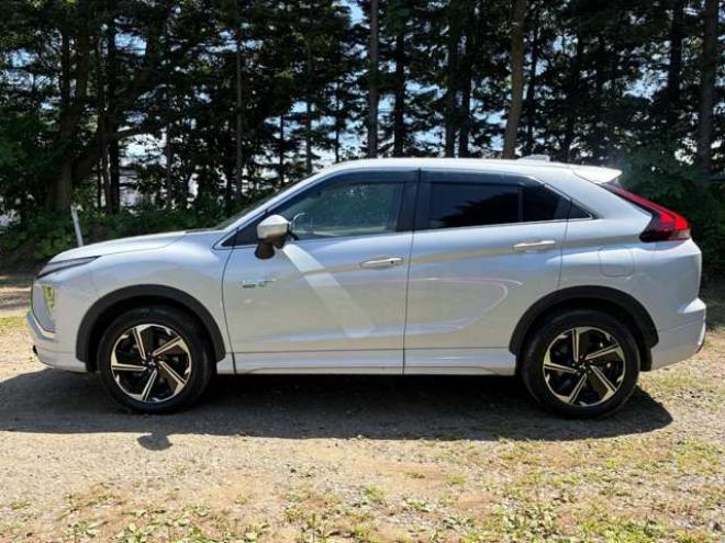 エクリプスクロスPHEV 2.4 G 4WD　ハーフレザーシートETCシートヒーター　ハンドルヒータークルーズコントロール　パドルシフト 2400