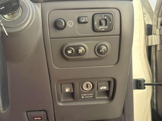 センチュリー5.0　本革シート　全席シートヒーター　後席リフレッシング機能純正アルミ　純正ナビ 2WD 5000