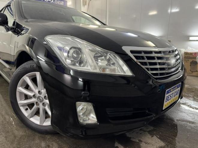 クラウンロイヤルサルーン　ｉ－Ｆｏｕｒ　本州仕入　禁煙車　純正１７インチＡＷ　社外１６ＡＷ＋スタッドレスタイヤ付　純正ＨＤＤナビ　フルセグ地デジ　ＤＶＤ再生　Ｂｌｕｅｔｏｏｔｈオーディオ　バック＆サイドカメラ　エンジンスターター　ＥＴＣ 4WD 3000 4Dr