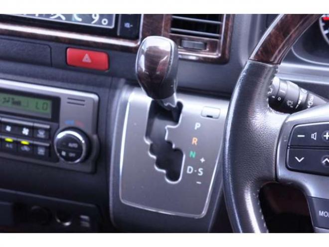 ハイエースバン2.8 スーパーGL 50TH アニバーサリー リミテッド ロングボディ ディーゼルターボ 4WD　415COBRA　CL-3 フロントリップスポイラー　ステージ2ルーフスポイラー　By2NEO　BADフェイスボンネット　ローフォルムフェンダー　ESSEX　ENCB　17インチブロンズホイール　ヨコハマパラダ　NEWパーツカスタム 2800