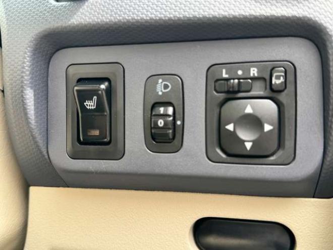 eKワゴンM 4WD　キーレス　5MT　純正オーディオ　CD　シートヒーター　電動格納ミラー　社外13インチアルミホイール 660