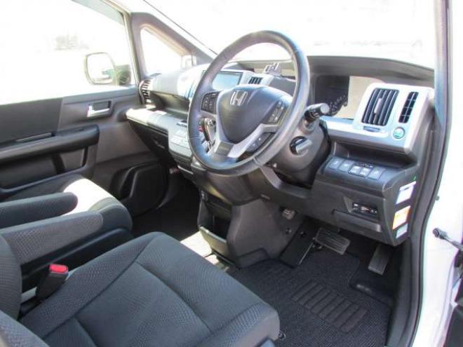 ステップワゴン2.0 スパーダ Z 4WD　純正オプション9インチナビ/フルセグTV/バックカメラ/両側パワースライドドア/アイドリングストップ/クルーズコントロール/純正フリップダウンモニター/パドルシフト/ETC/ドライブレコーダー 2000