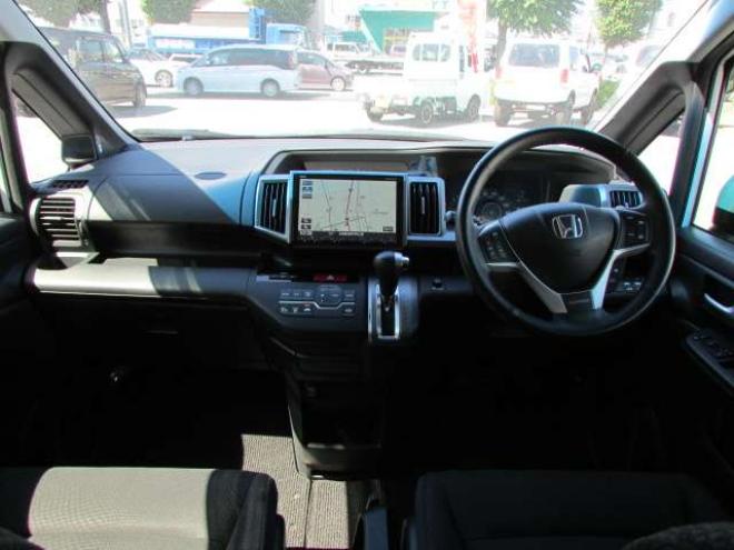 ステップワゴン2.0 スパーダ Z 4WD　純正オプション9インチナビ/フルセグTV/バックカメラ/両側パワースライドドア/アイドリングストップ/クルーズコントロール/純正フリップダウンモニター/パドルシフト/ETC/ドライブレコーダー 2000
