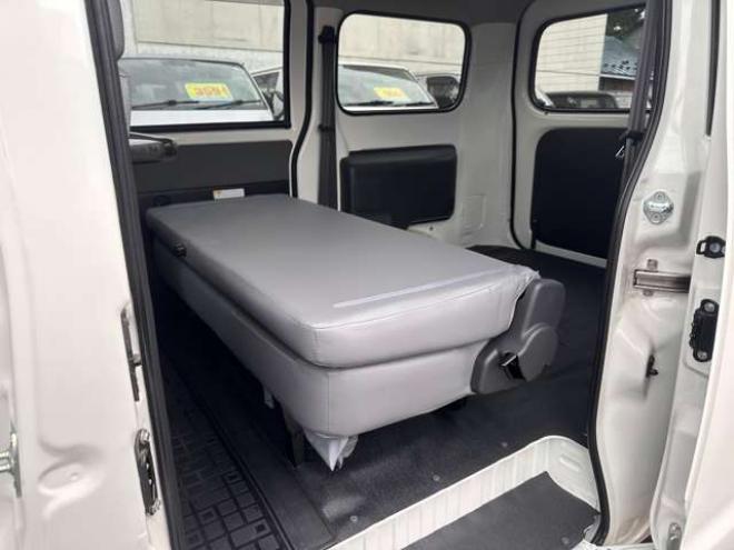 タウンエースバン1.5 GL 4WD　登録済未使用車 LEDヘッドライト アイドリングストップ リアクーラー　コーナーセンサー 横滑り防止 スマートアシスト ヘッドライトリベライザー リアフォグ　オートヘッドライト ディスプレイオーディオ 4WD 登録済未使用車 1500