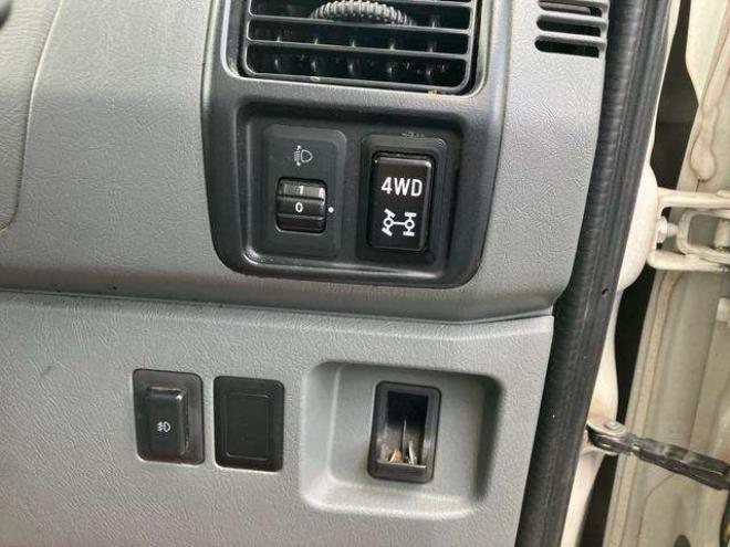 ミニキャブトラック Vタイプ 4WD　オートマ　エアコン 660