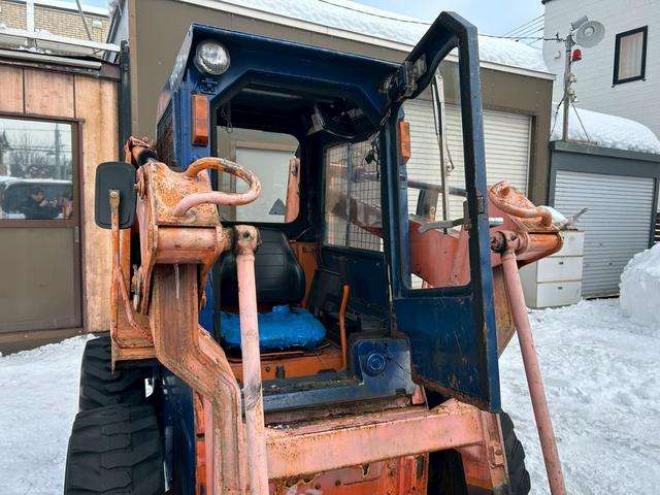 スキッドステアローダトヨタ　ジョブサン8　ヒーター付き　ワイパー　冬仕様 4WD 2500