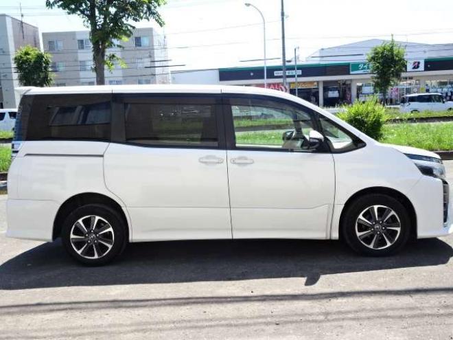 ヴォクシー2.0 ZS 4WD　本州車　保証1年/走行距離無制限　4WD　後期　セーフティセンス　純正10インチナビ　フリップダウンモニター　両側パワースライドドア　　地デジ　バックカメラ　LEDヘッドライト　AUTOHIビーム　スマートキー 2000