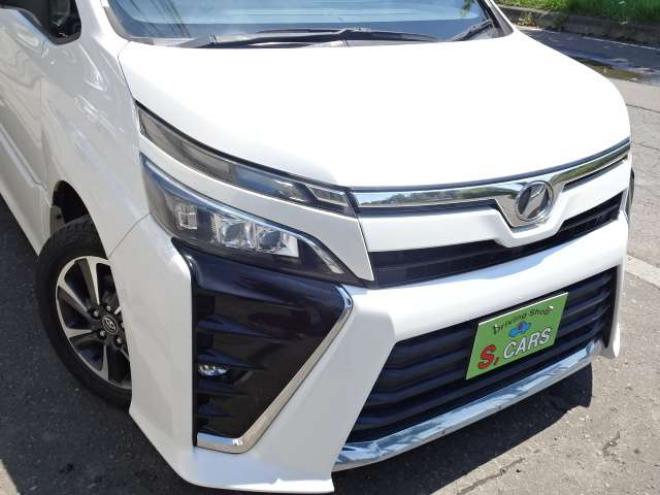 ヴォクシー2.0 ZS 4WD　本州車　保証1年/走行距離無制限　4WD　後期　セーフティセンス　純正10インチナビ　フリップダウンモニター　両側パワースライドドア　　地デジ　バックカメラ　LEDヘッドライト　AUTOHIビーム　スマートキー 2000
