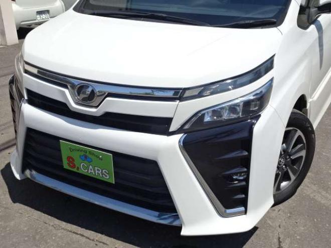 ヴォクシー2.0 ZS 4WD　本州車　保証1年/走行距離無制限　4WD　後期　セーフティセンス　純正10インチナビ　フリップダウンモニター　両側パワースライドドア　　地デジ　バックカメラ　LEDヘッドライト　AUTOHIビーム　スマートキー 2000