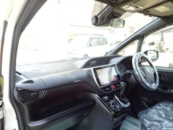 ヴォクシー2.0 ZS 4WD　本州車　保証1年/走行距離無制限　4WD　後期　セーフティセンス　純正10インチナビ　フリップダウンモニター　両側パワースライドドア　　地デジ　バックカメラ　LEDヘッドライト　AUTOHIビーム　スマートキー 2000