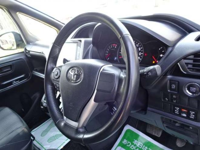 ヴォクシー2.0 ZS 4WD　本州車　保証1年/走行距離無制限　4WD　後期　セーフティセンス　純正10インチナビ　フリップダウンモニター　両側パワースライドドア　　地デジ　バックカメラ　LEDヘッドライト　AUTOHIビーム　スマートキー 2000
