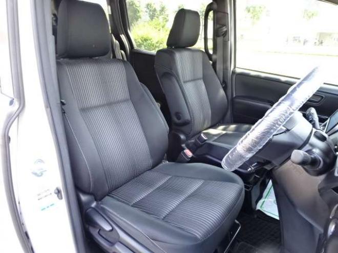 ヴォクシー2.0 ZS 4WD　本州車　保証1年/走行距離無制限　4WD　後期　セーフティセンス　純正10インチナビ　フリップダウンモニター　両側パワースライドドア　　地デジ　バックカメラ　LEDヘッドライト　AUTOHIビーム　スマートキー 2000