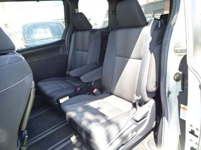 ヴォクシー2.0 ZS 4WD　本州車　保証1年/走行距離無制限　4WD　後期　セーフティセンス　純正10インチナビ　フリップダウンモニター　両側パワースライドドア　　地デジ　バックカメラ　LEDヘッドライト　AUTOHIビーム　スマートキー 2000