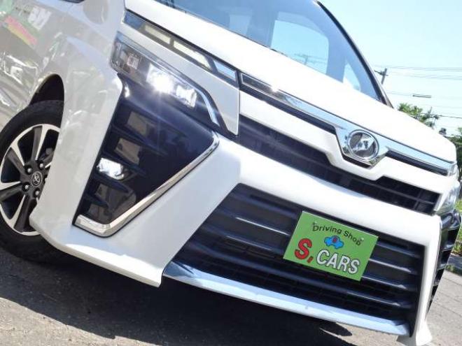 ヴォクシー2.0 ZS 4WD　本州車　保証1年/走行距離無制限　4WD　後期　セーフティセンス　純正10インチナビ　フリップダウンモニター　両側パワースライドドア　　地デジ　バックカメラ　LEDヘッドライト　AUTOHIビーム　スマートキー 2000
