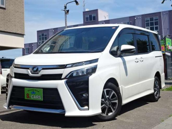 ヴォクシー2.0 ZS 4WD　本州車　保証1年/走行距離無制限　4WD　後期　セーフティセンス　純正10インチナビ　フリップダウンモニター　両側パワースライドドア　　地デジ　バックカメラ　LEDヘッドライト　AUTOHIビーム　スマートキー 2000