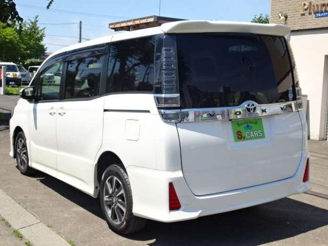 ヴォクシー2.0 ZS 4WD　本州車　保証1年/走行距離無制限　4WD　後期　セーフティセンス　純正10インチナビ　フリップダウンモニター　両側パワースライドドア　　地デジ　バックカメラ　LEDヘッドライト　AUTOHIビーム　スマートキー 2000