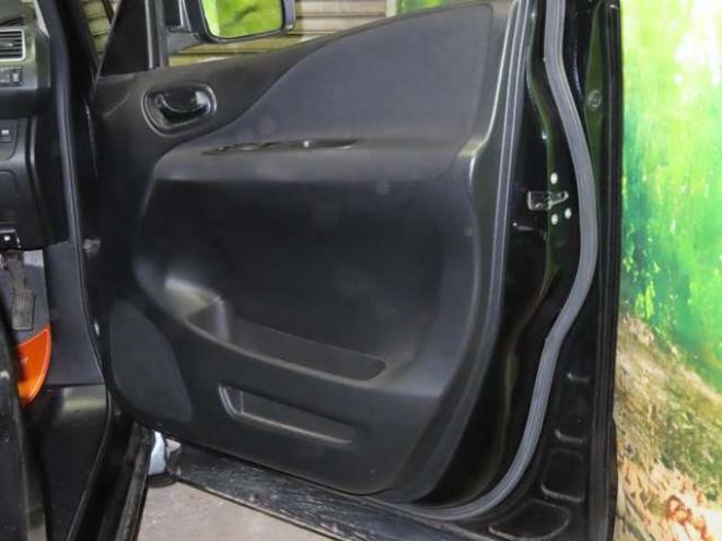 セレナ2.0 ハイウェイスター Vセレクション 4WD　4WDTVナビBカメETC 2000