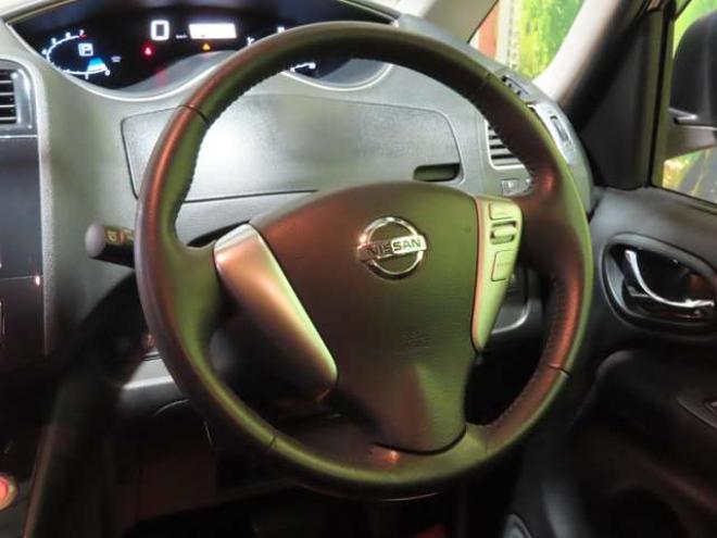 セレナ2.0 ハイウェイスター Vセレクション 4WD　4WDTVナビBカメETC 2000