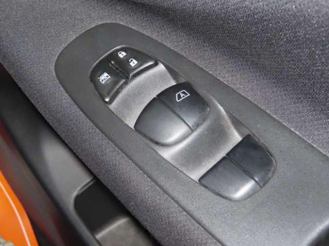 セレナ2.0 ハイウェイスター Vセレクション 4WD　4WDTVナビBカメETC 2000
