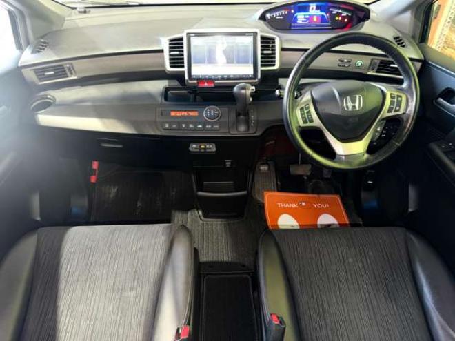 フリードスパイクハイブリッド1.5 ジャストセレクション　防錆塗装TVナビBカメETC 2WD 1500