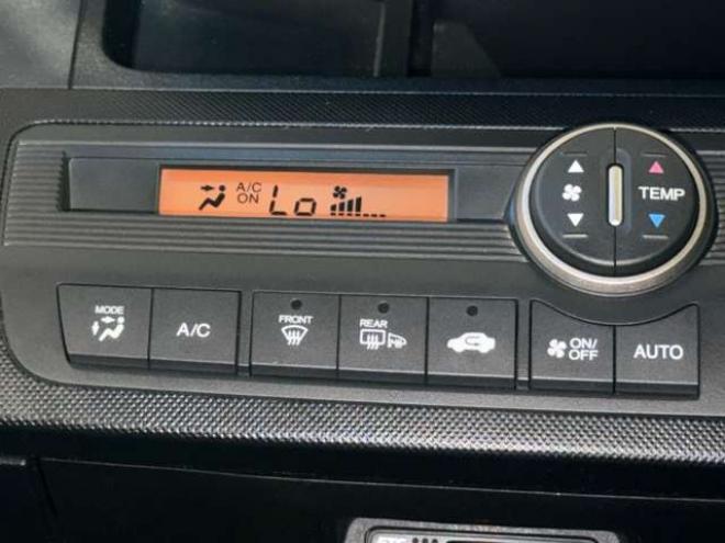 フリードスパイクハイブリッド1.5 ジャストセレクション　防錆塗装TVナビBカメETC 2WD 1500