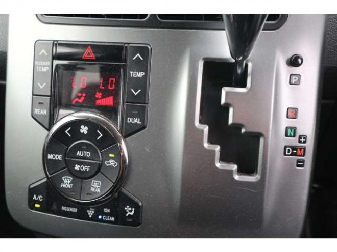 ヴォクシー2.0 ZS 煌II 4WD　スマートキー・ナビ・TV・バックカメラ・両側パワ-スライドドア・後期型 2000